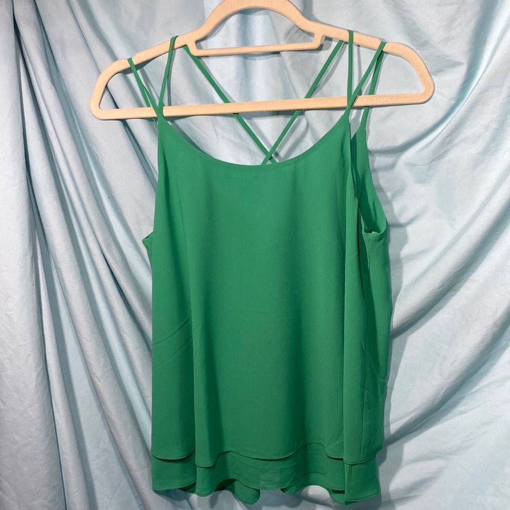 Size M green tank criss cross